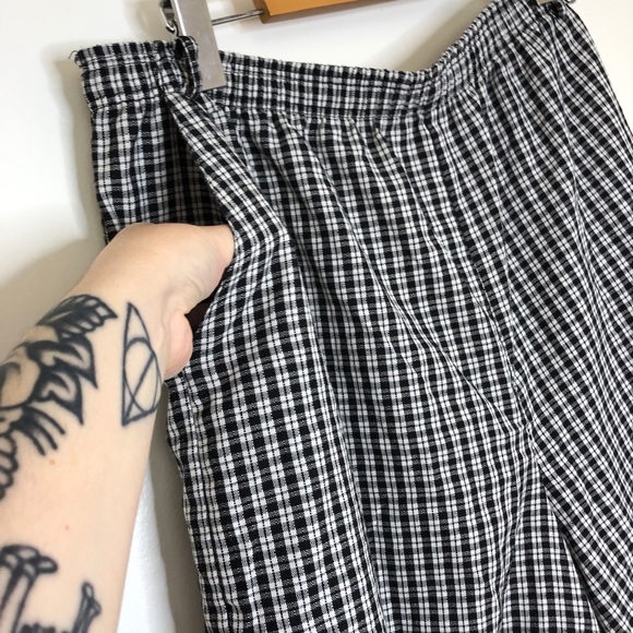 *SOLD* Vintage High Waist Plaid Shorts - Picture 3 of 6